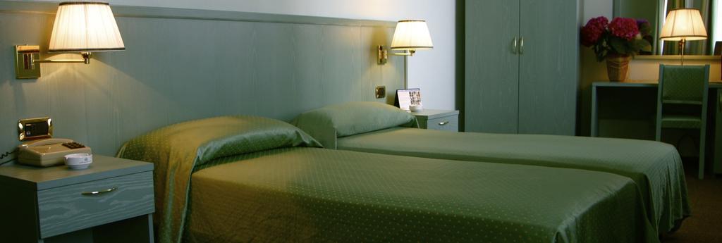 בינאסקו Albergo Della Corona מראה חיצוני תמונה