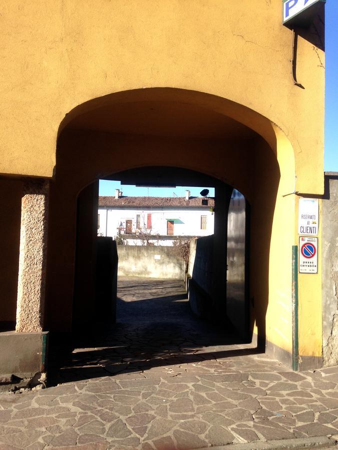 בינאסקו Albergo Della Corona מראה חיצוני תמונה