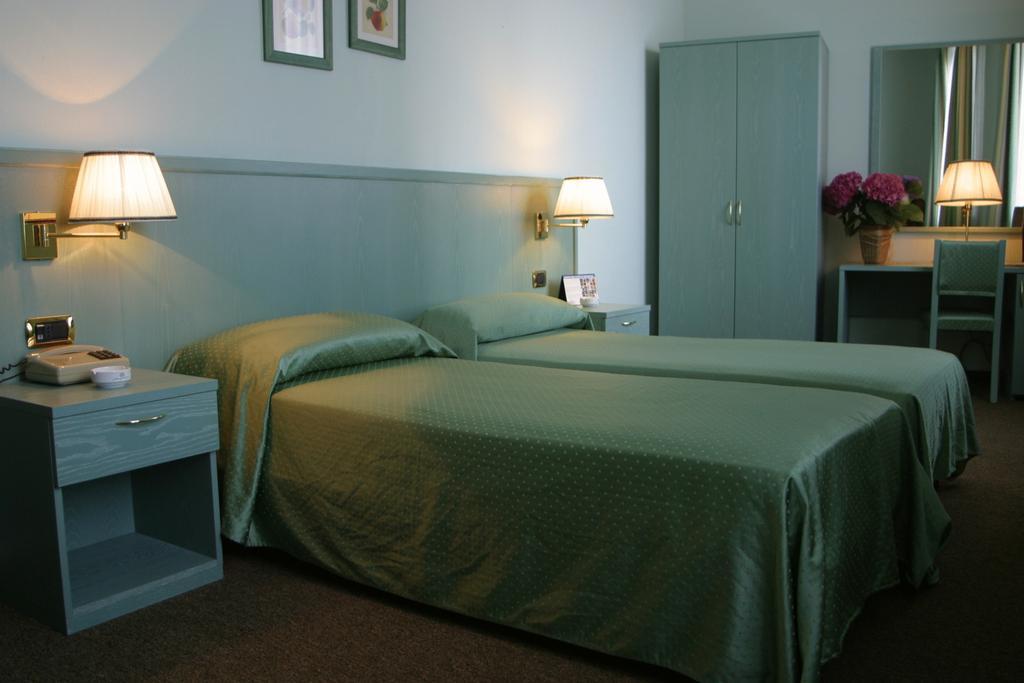 בינאסקו Albergo Della Corona מראה חיצוני תמונה