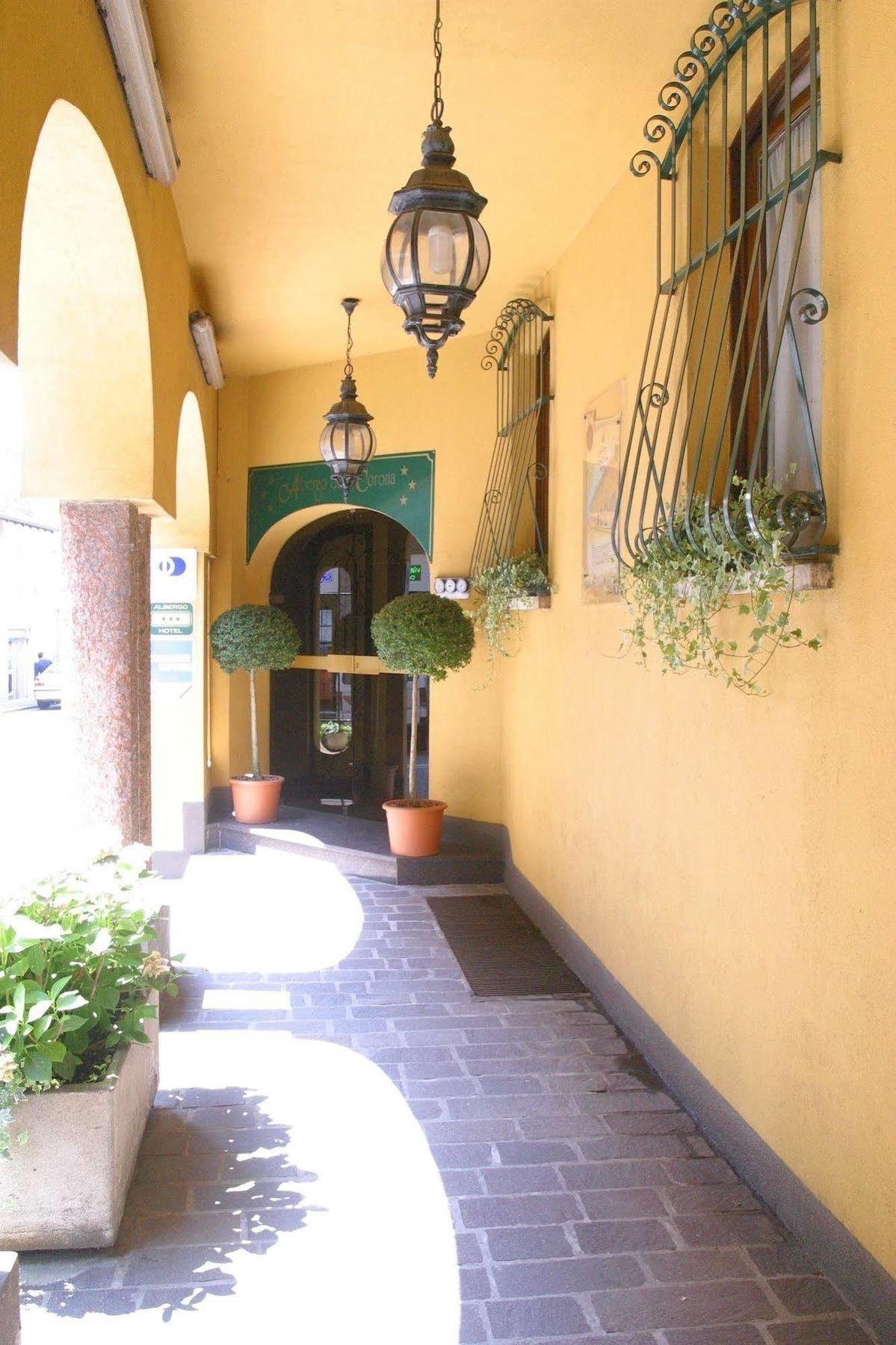 בינאסקו Albergo Della Corona מראה חיצוני תמונה